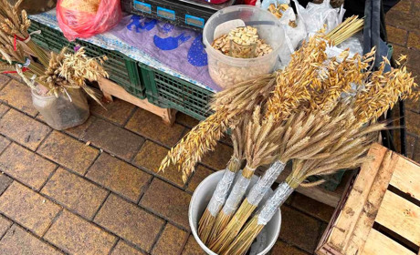 "Дідухи" на ринках Старокостянтинова: за скільки продають різдвяний оберіг