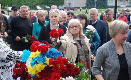 У Шостці попрощалися з Героєм, який з перших днів повномасштабної війни боронив Україну