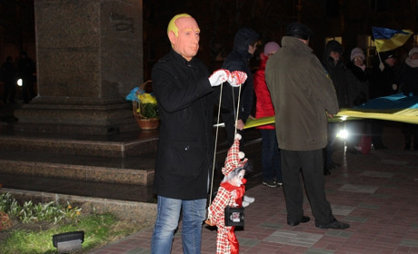 На мелітопольське Віче прийшов… Путін із лялькою: навіщо?
