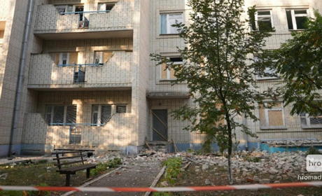 «росіяни воюють проти стареньких хворих у памперсах». Де тепер люди з розбомбленого пансіонату з Сум