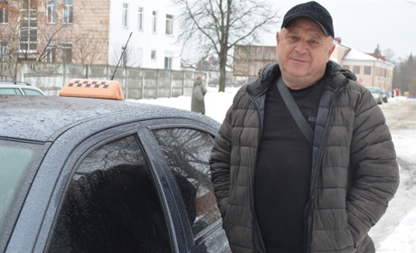 Люди скаржаться, що в Корюківці дуже дороге таксі. А чи насправді це так?