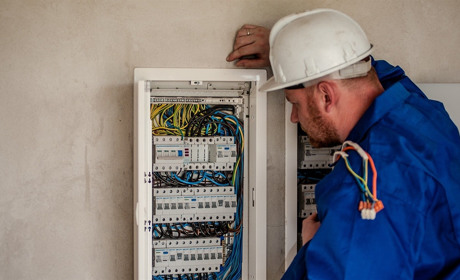 У Сватовому на трьох вулицях не буде світла: дізнайтесь на яких