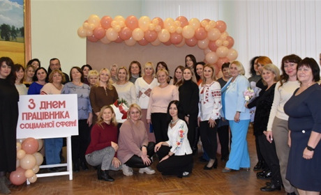 Новини воєнного часу. Старокостянтинівщина. Скульптура у Григорівці, вітання соціальним працівникам