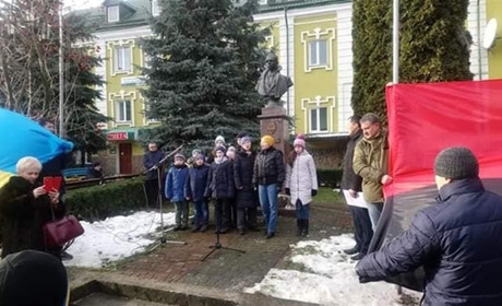 Пластуни Кременеччини вшанували героїв та провідника ОУН Степана Бандеру
