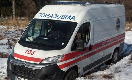 Новоград-Волинський район: рятувальники відбуксирували "швидку" з узбіччя дороги