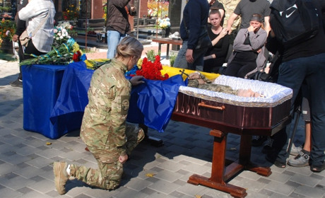 "На щиті" повернувся додому захисник, боєць штурмового полку «Сафарі» бригади «Лють»