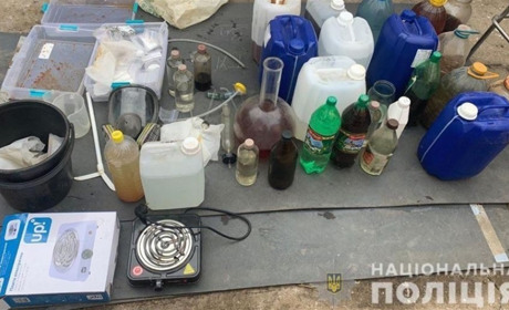 Южненські поліцейські викрили лабораторію з виготовлення психотропів (ФОТО, ВІДЕО)