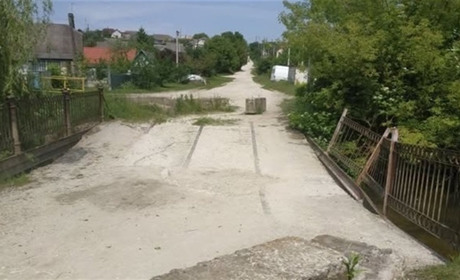 Чому у Городку не ремонтують аварійний міст на Грушевського: пояснення влади