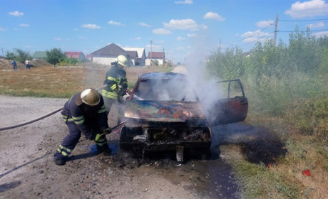 У Кагарлику серед білого дня згорів автомобіль
