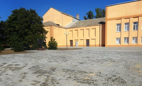 У Нижніх Сірогозах 16 установ отримали звання “Заклад зразкового санітарного порядку” (фото)