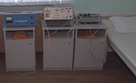 У розграбованій лікарні Каховки окупанти встановили вкрадене обладнання