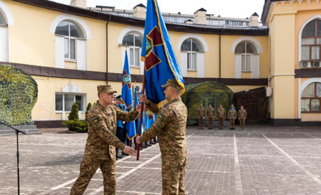 Нетішинська військова частина отримала бойовий прапор від командувача Нацгвардії