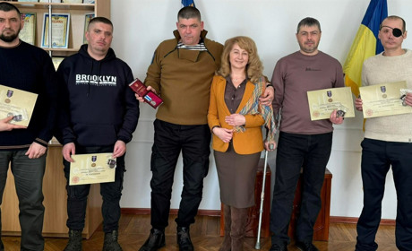 Пʼятеро Захисників у Жмеринці отримали державні нагороди за відвагу та честь