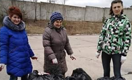 У Вараші волонтери-баптисти почали добровільну акцію зі збору сміття