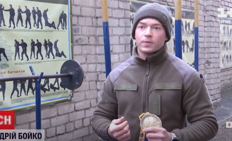 У Херсоні працює найсильніший військовий лікар світу. Скільки він «вижимає» та де тренується?