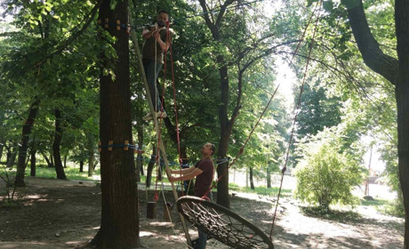 Гойдалка в смілянському парку вже відремонтована!