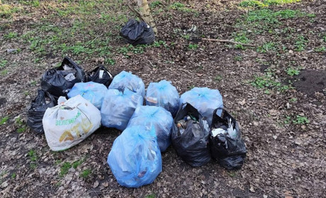 У Городку більшає стихійних сміттєзвалищ: що залишають після себе відпочивальники