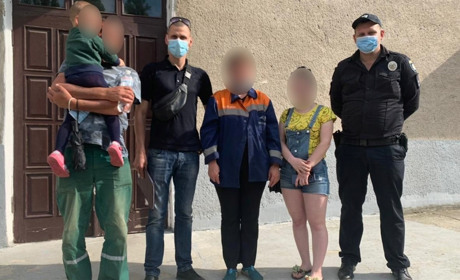 Мачуха залишила 4-річного хлопчика на вокзалі в Херсоні: поліція знайшла батька та повернула дитину