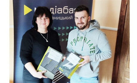 Світло, інтернет і бронежилет: як підтримка ЄС допомагає журналістам працювати під час війни