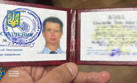 СБУ затримала посадовця Херсонської ОВА, який працював на росіян: ми з'ясували, хто це