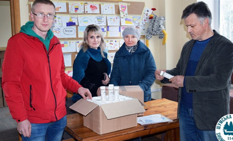 На Кременеччині півтонни російської літератури здали на макулатуру, аби допомогти військовим