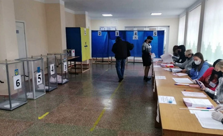 ОПОРА повідомила, які порушення були зафіксовані під час місцевих виборів у Херсоні 