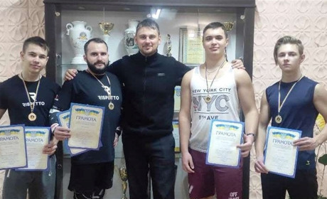 Чемпіонат області із пауерліфтингу та жиму лежачи: у звягельчан вісім призових місць
