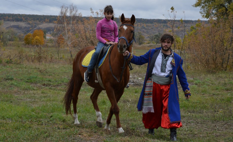 14 жовтня у Сватовому: перетягування машини та канату, присідання з мішком, козацький куліш