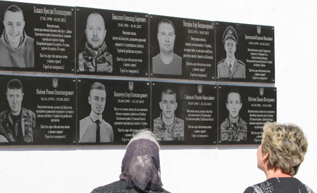 У Старокостянтинові відкрили меморіальні дошки на честь Героїв війни