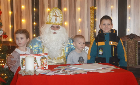 У Переяславі працює резиденція Святого Миколая: діти просять іграшки, пса Патрона та перемоги