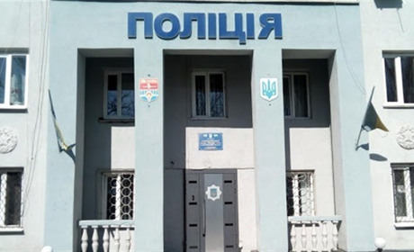Ударив сина ножем у груди