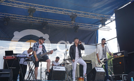 Ворожбянин Антон Сидоренко виступає у складі рок-гурту "MiR-y-MiR"