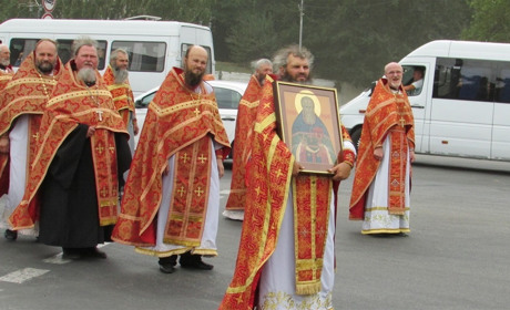 В сопровождении барабанщиц и всадников: Мелитополь прославлял исповедника Феодосия