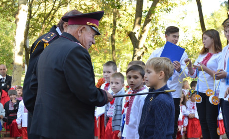 У школі №3 міста Біляївка відбулася посвята в козачата. Цій традиції школи вже понад десять років
