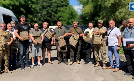 Учасники добровольчих формувань Червоноградського району отримали сучасні бронежилети