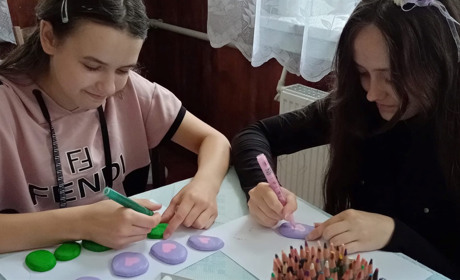 Цікава ідея. У Землянці діти оригінально обіграли звичайні «Хрестики-нулики»