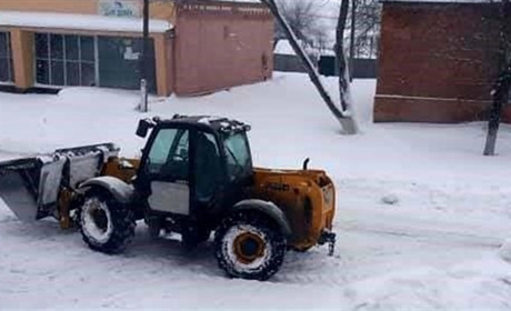 Із снігового полону село Золотоніської громади визволяли  місцеві товаровиробники