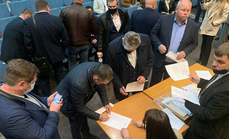 У Київській облраді - нове керівництво. Позачергова сесія проходила з перипетіями