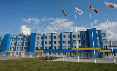 Як працюється жителям Новограда-Волинського на заводі "Кромберг енд Шуберт" у Житомирі?
