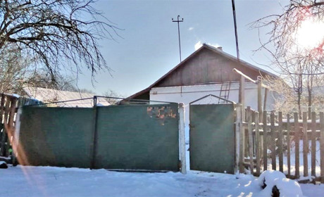 Слідчі Шепетівського РУП оголосили підозру молодику, що палицею побив свого односельця