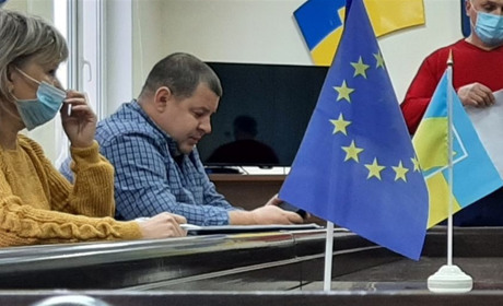 У Біляївці адмінкомісія розглянула порушення, коли чоловік вивіз будівельне сміття у поле: є рішення