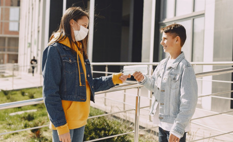 Кількість хворих на COVID-19 на Сватівщині зростає: якою є ситуація у районі і області на 26 березня