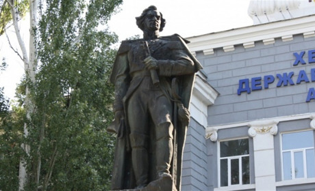 Мінкульт дав дозвіл на знесення пам'ятника Ушакову в Херсоні — за рік після його викрадення