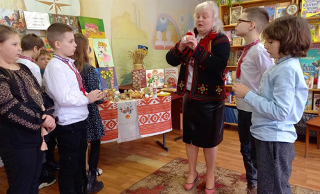 У дитячій бібліотеці провели народознавчу медіа-годину "Великодні традиції в Україні та світі"