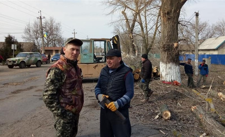 В Яськівській громаді пройшов "депутатський" суботник. До чого готуються сельчани 