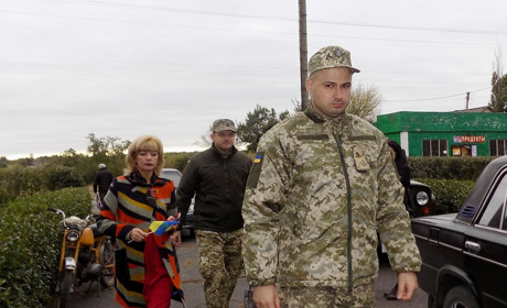 Військові лікарі допомагають мешканцям району