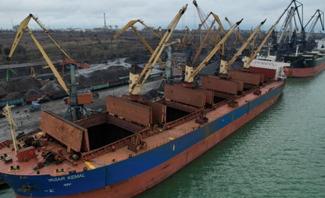 Новини з причалів: в Южному обробляється черговий балкер (ФОТО)