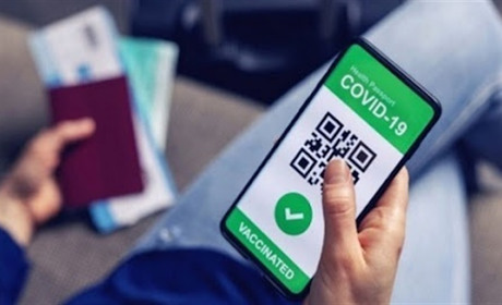 В Україні вводять обов'язкове зчитування QR-коду COVID-сертифікатів: штрафи за порушення захмарні