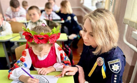 На варті дитинства: історія звягельської ювенальної поліцейської Олени Кайданович