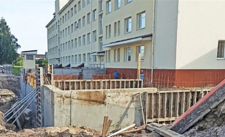 У Володимирці будують приймальне відділення лікарні. Розкажемо, коли його здадуть в експлуатацію